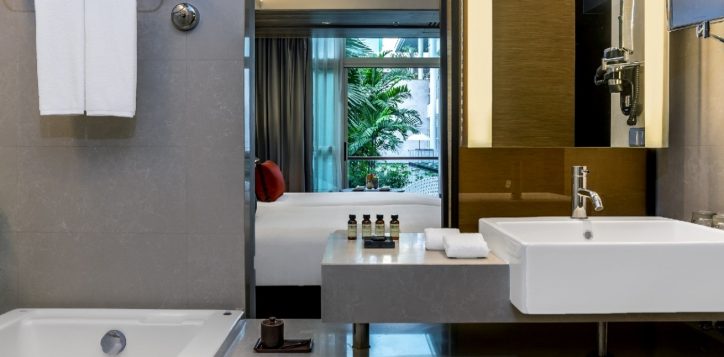 premium-deluxe-room-with-balcony